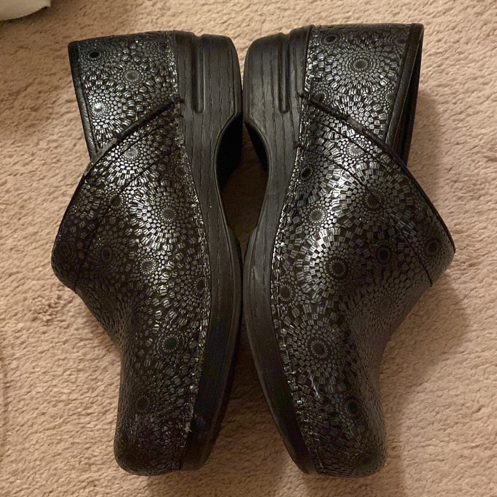 Dansko XP Clogs Medallion Print Size 39 - Picture 9 of 9